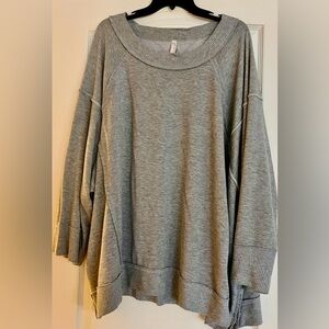 WOMENS FREE PEOPLE MOVENENT
OVERSIZE
ZIPPERS ON BOTH SEAMS